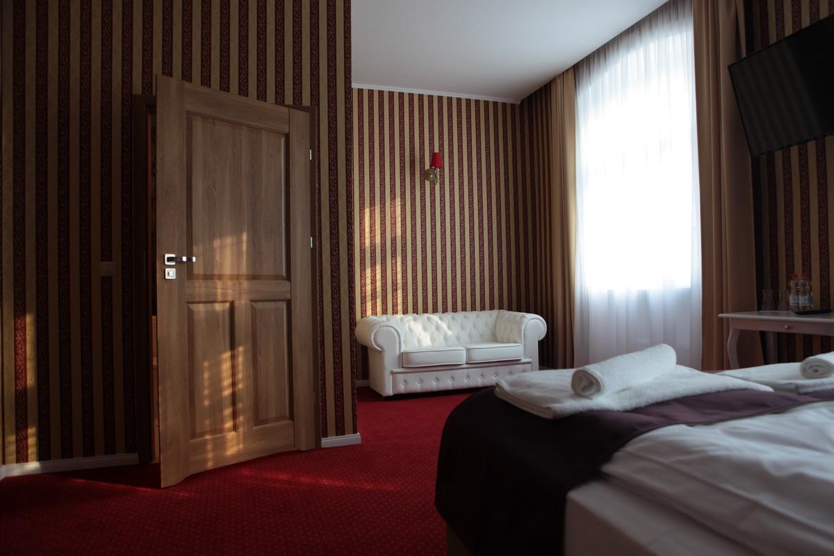 Hotel Court Park Nysa Ngoại thất bức ảnh